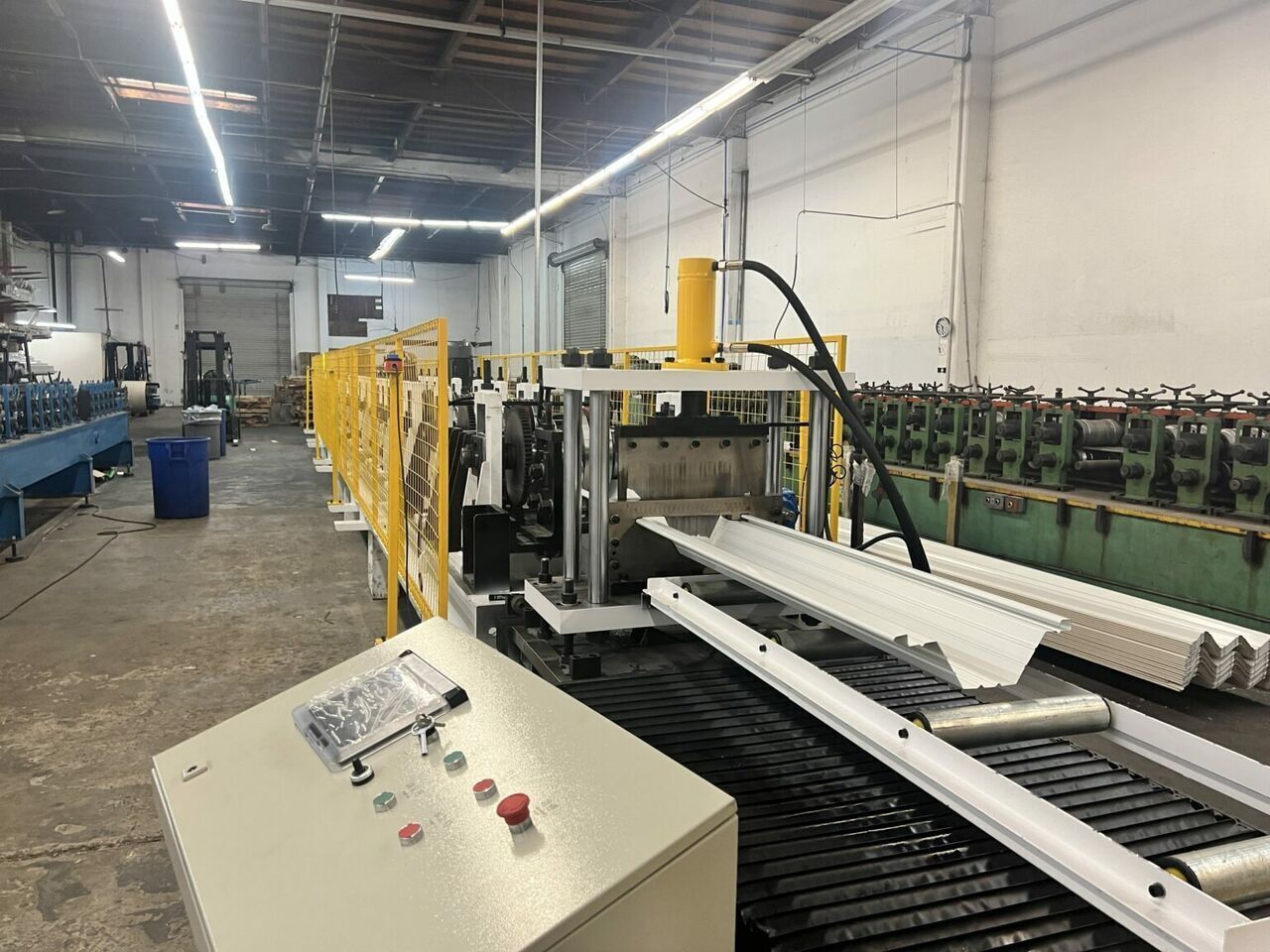 What are the specifications of roll forming machine?